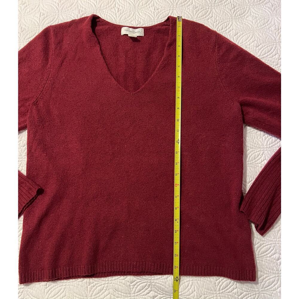 Treasure and bond
Maroon V-neck sweater 
Size medium - Picture 5 of 8